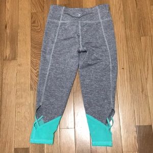 Girl's Old Navy active wear capris leggings